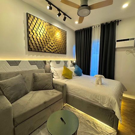 Puting Kahoy Fullerton Suites מראה חיצוני תמונה