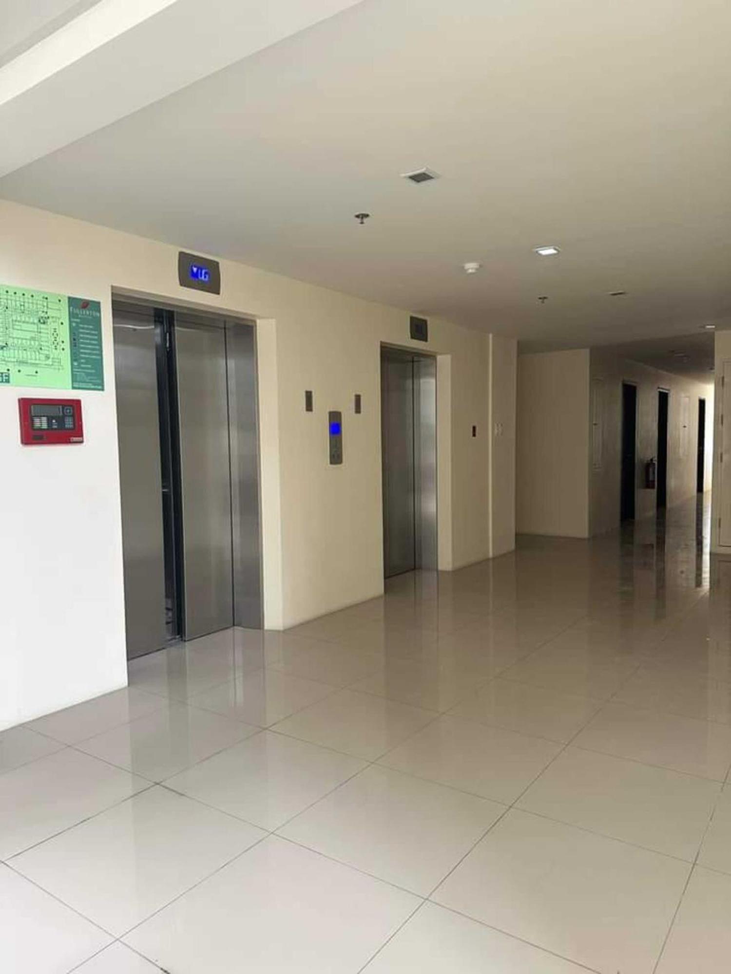 Puting Kahoy Fullerton Suites מראה חיצוני תמונה