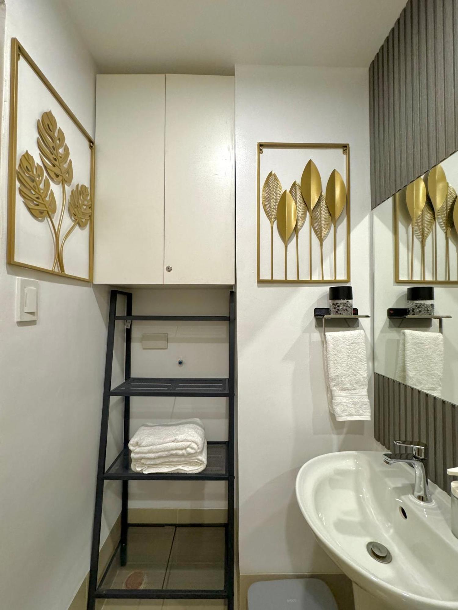 Puting Kahoy Fullerton Suites מראה חיצוני תמונה