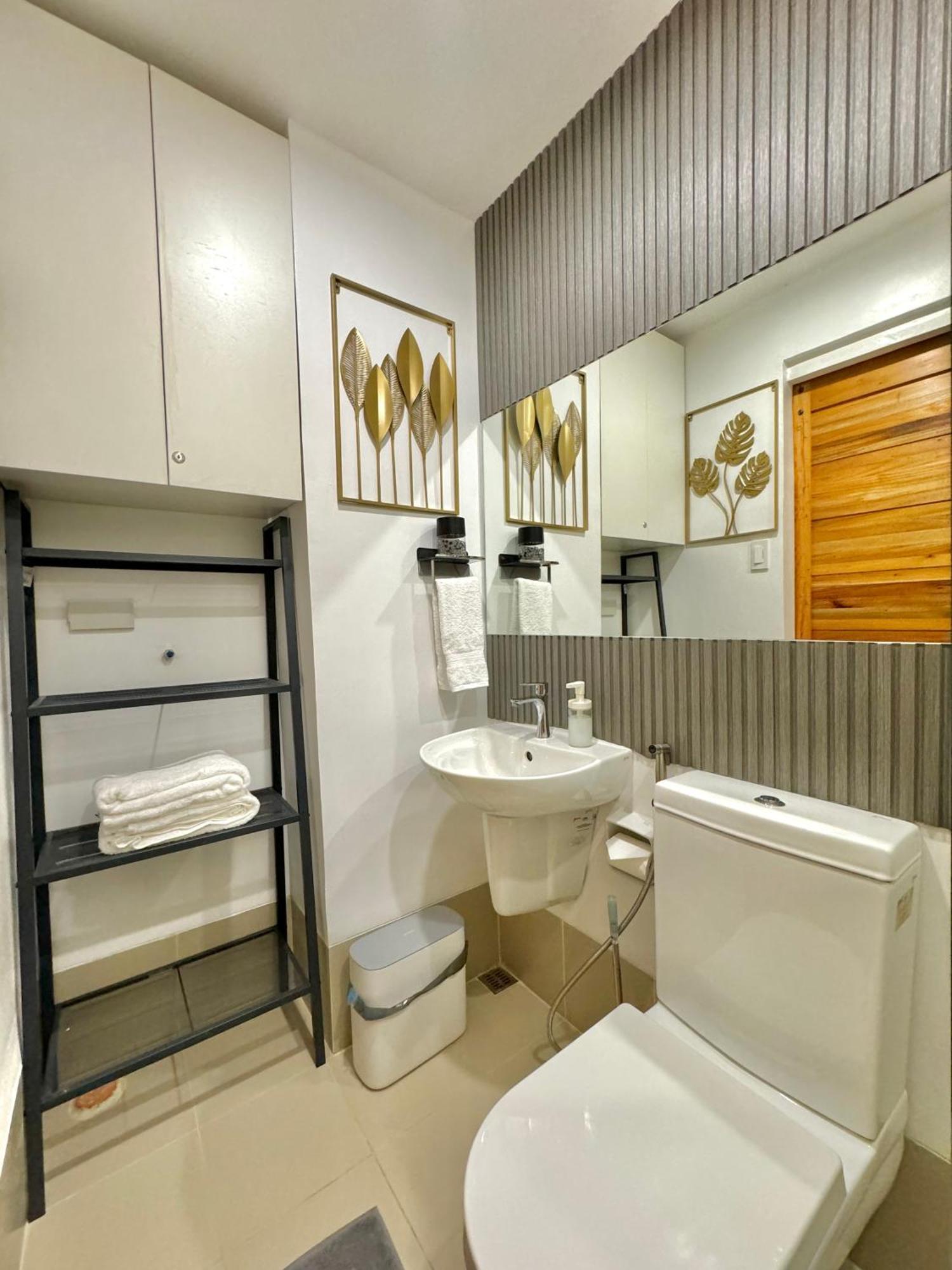 Puting Kahoy Fullerton Suites מראה חיצוני תמונה