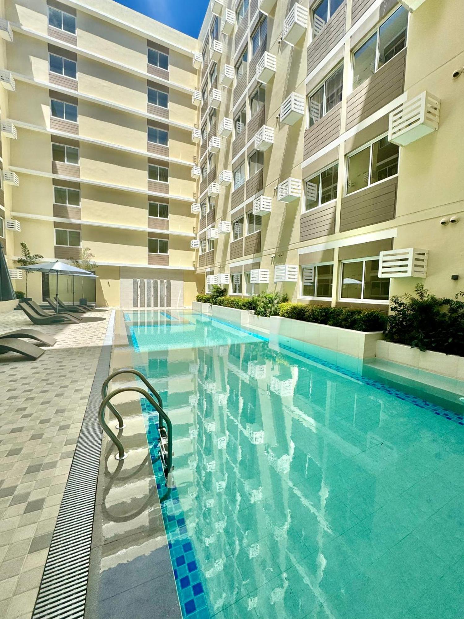 Puting Kahoy Fullerton Suites מראה חיצוני תמונה
