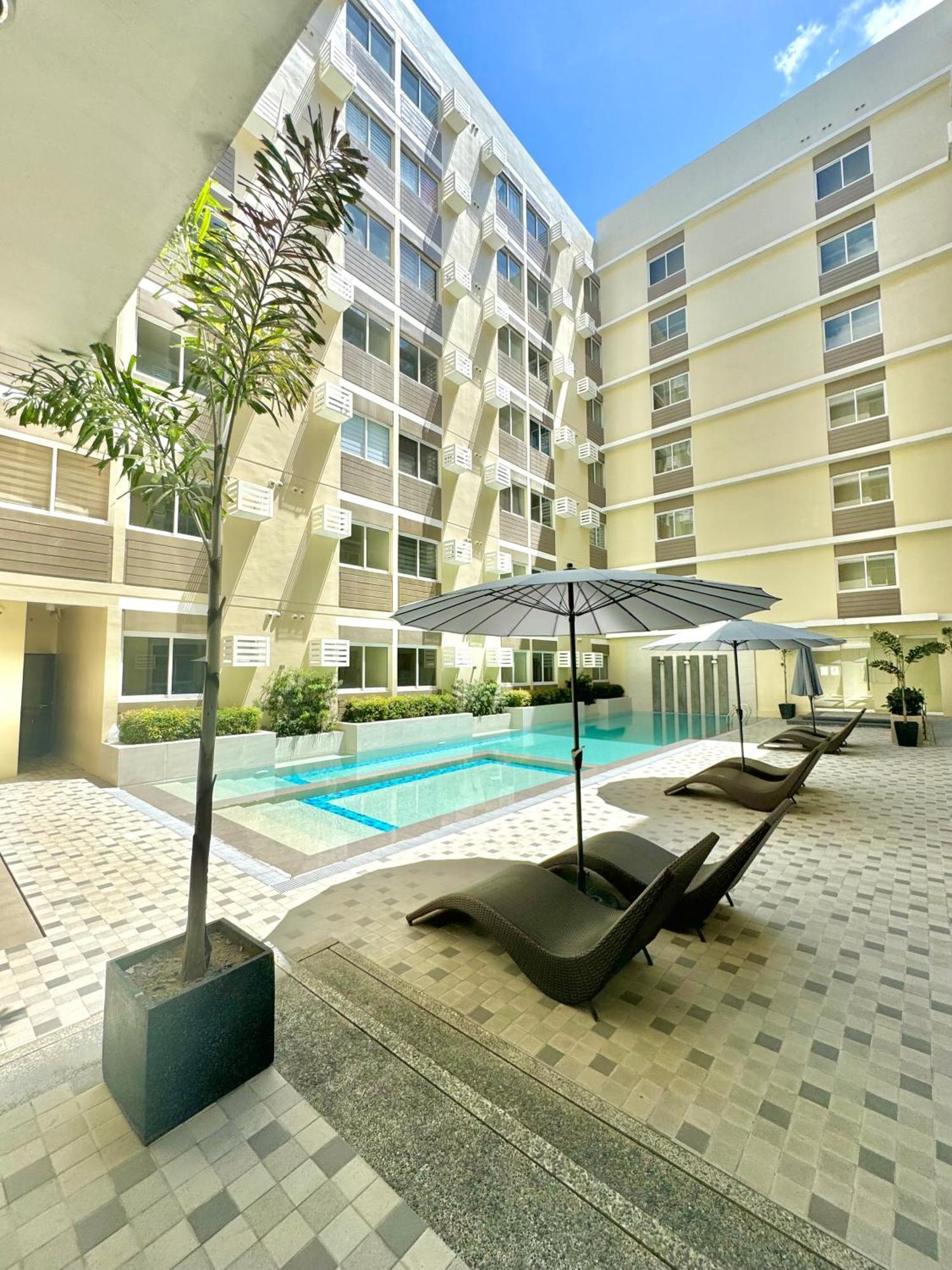 Puting Kahoy Fullerton Suites מראה חיצוני תמונה