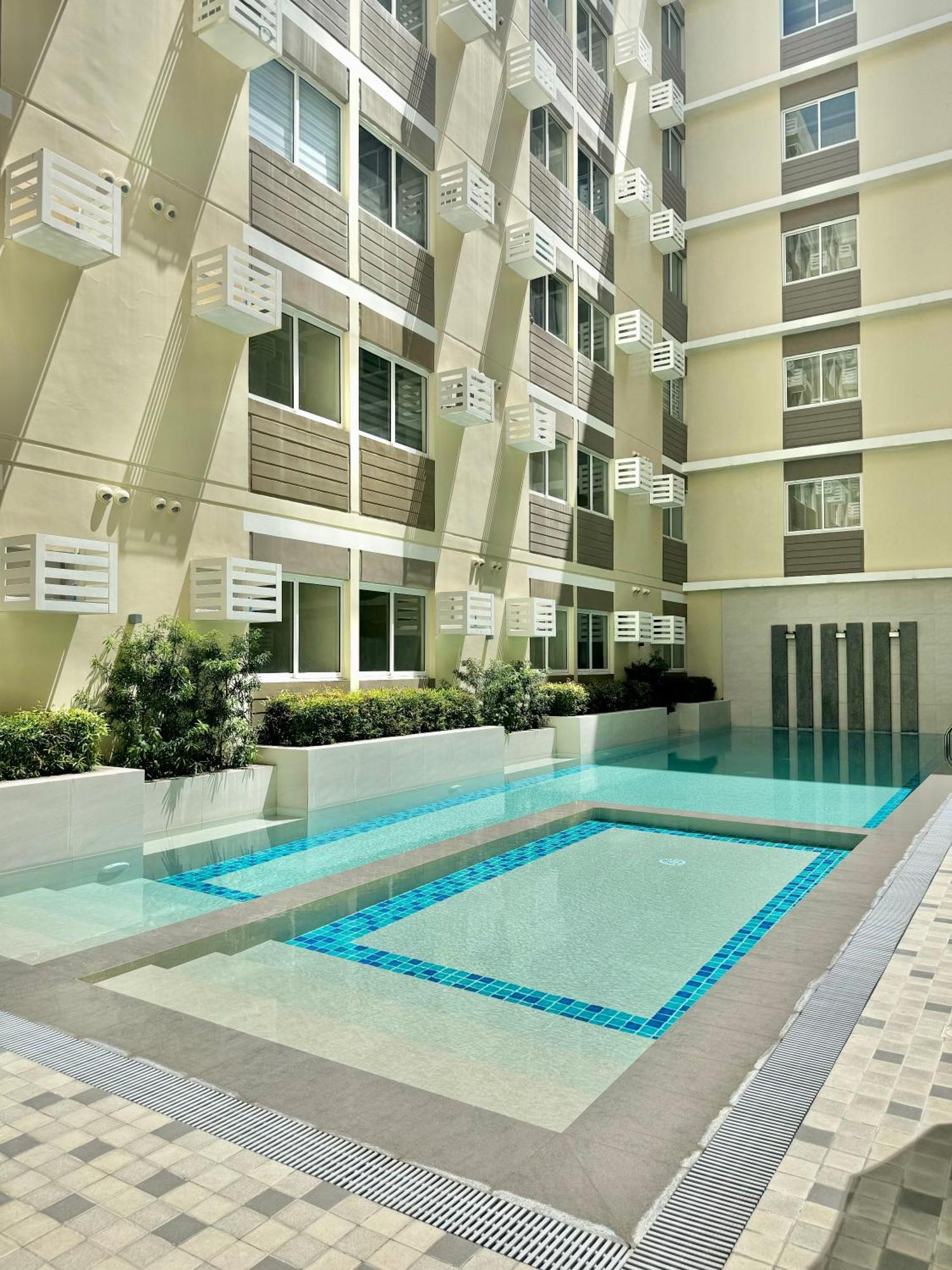 Puting Kahoy Fullerton Suites מראה חיצוני תמונה